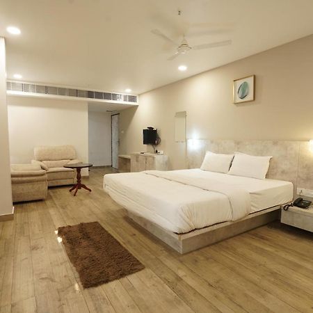 Hotel Trp Bliss Nizamabad Eksteriør billede