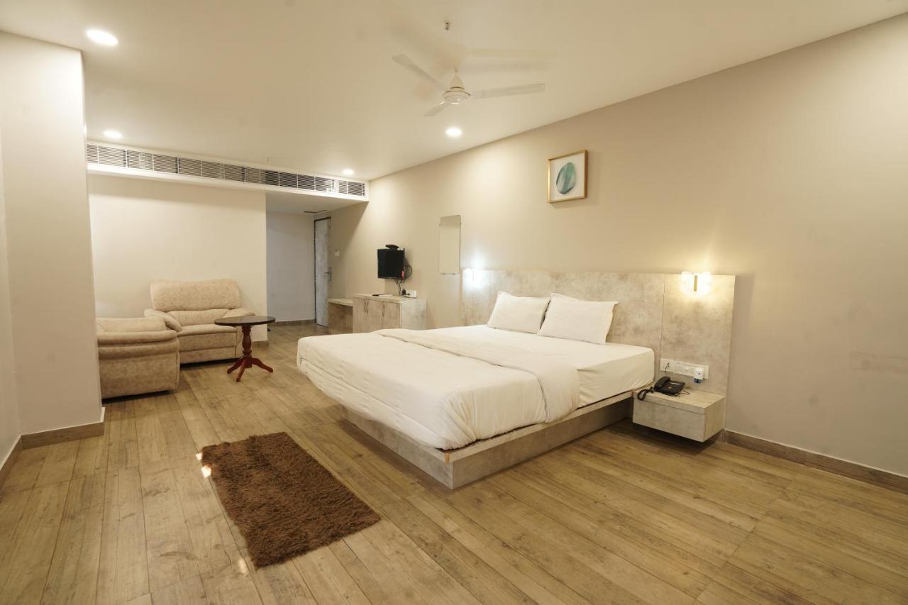Hotel Trp Bliss Nizamabad Eksteriør billede