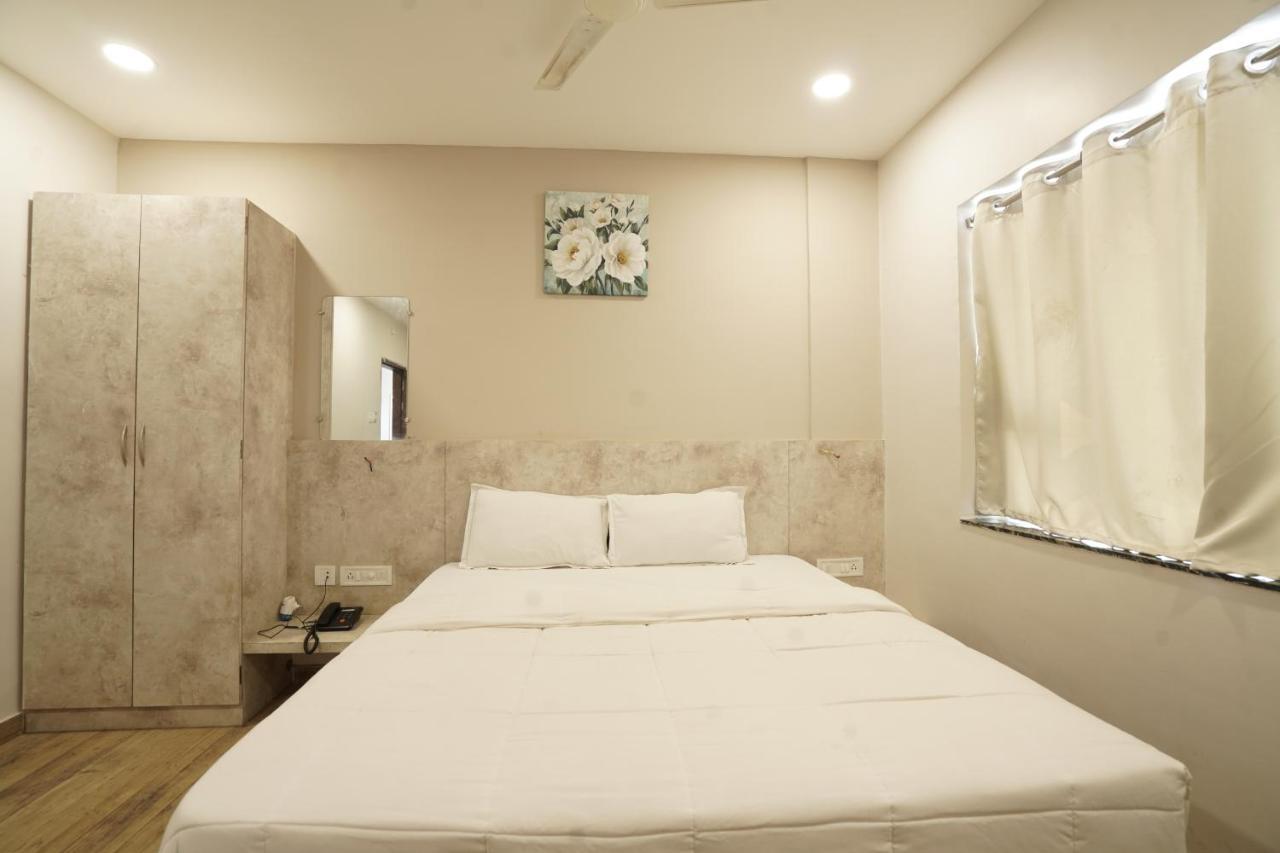 Hotel Trp Bliss Nizamabad Eksteriør billede