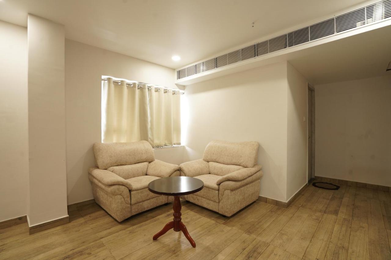 Hotel Trp Bliss Nizamabad Eksteriør billede