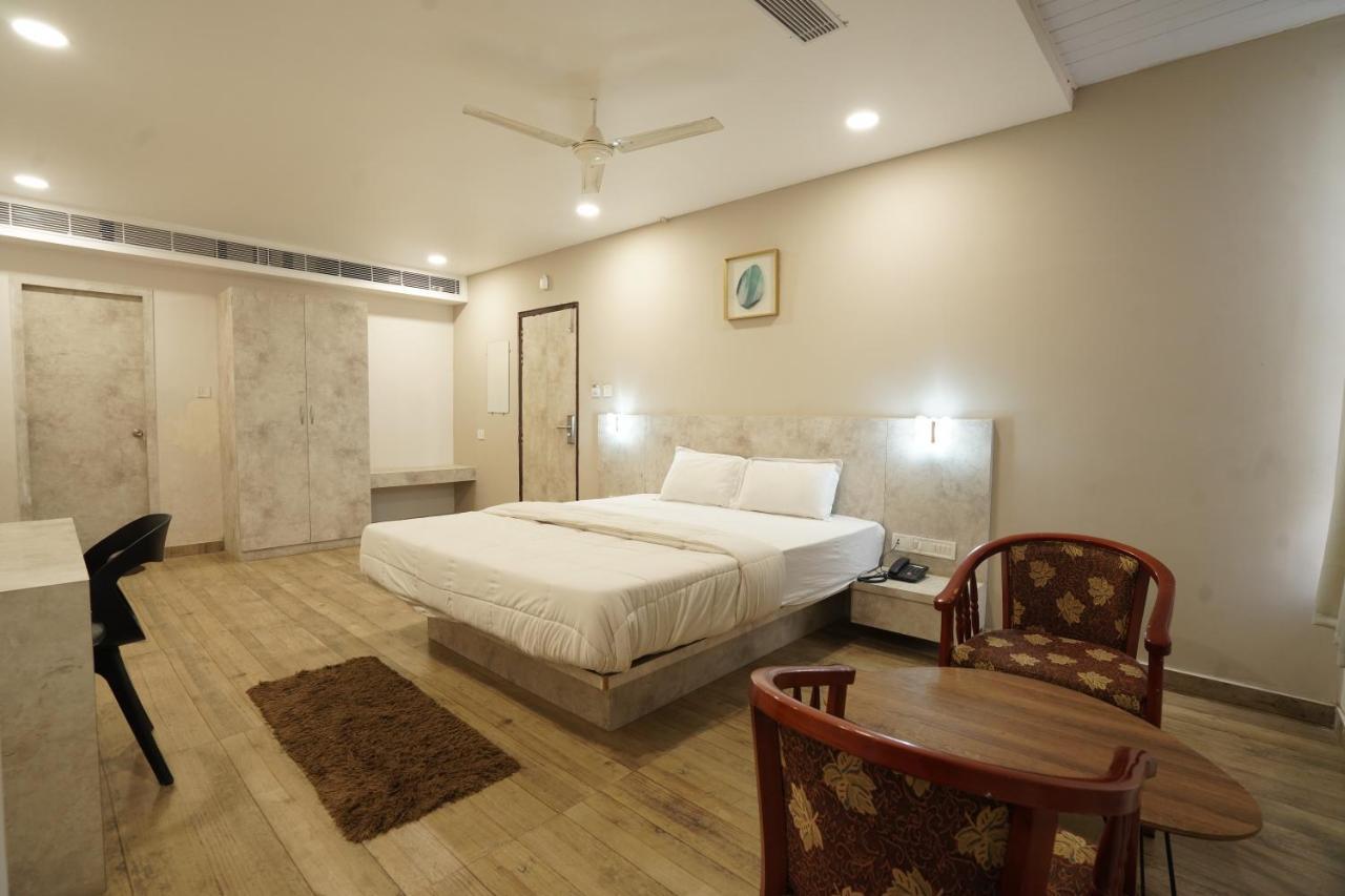 Hotel Trp Bliss Nizamabad Eksteriør billede