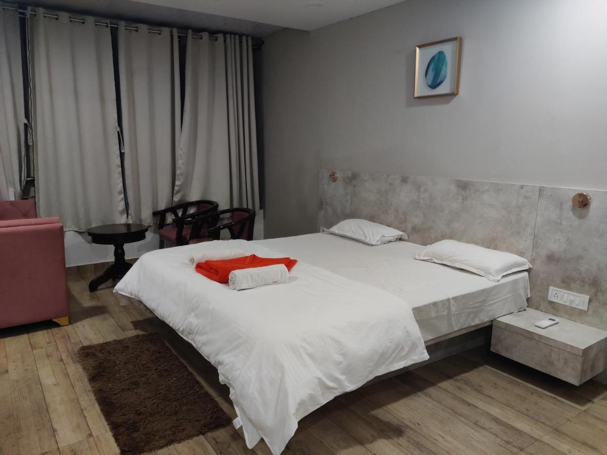 Hotel Trp Bliss Nizamabad Eksteriør billede